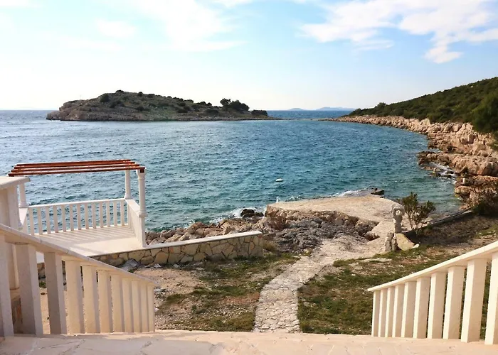 Holliday Robinson Tourism Maria Дом отдыха Езера