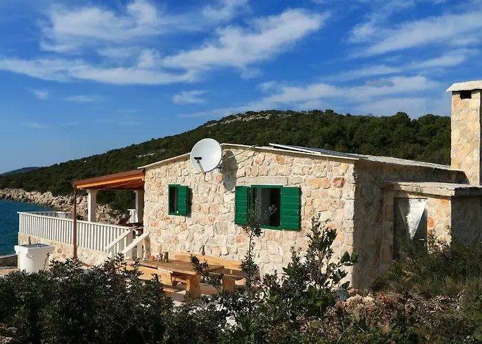 Holliday Robinson Tourism Maria *