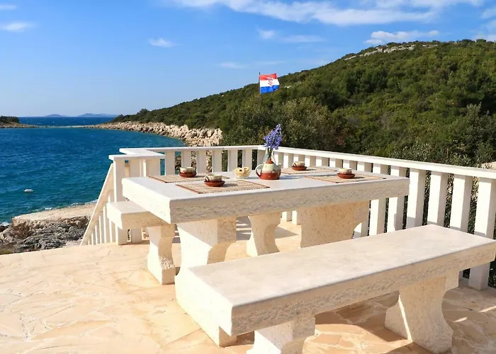 Holliday Robinson Tourism Maria Дом отдыха Езера