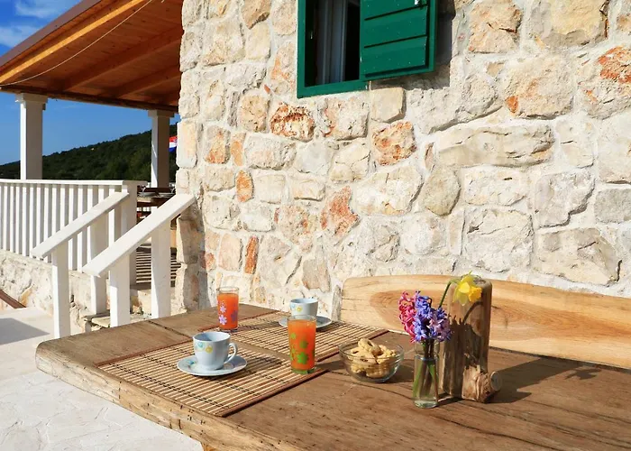 Holliday Robinson Tourism Maria * 耶泽拉