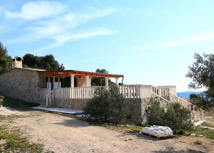 Holliday Robinson Tourism Maria 耶泽拉