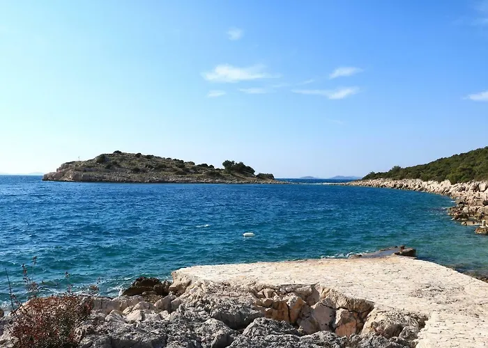 Holliday Robinson Tourism Maria 度假居 耶泽拉