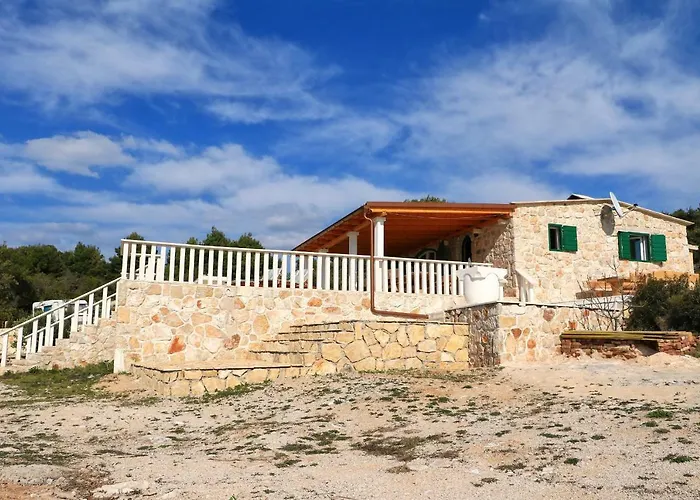 Holliday Robinson Tourism Maria